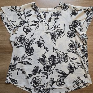 [EUC] MAURICES Floral Plus Size Atwood Flutter Sleeve Blouse White Black Sz 1X